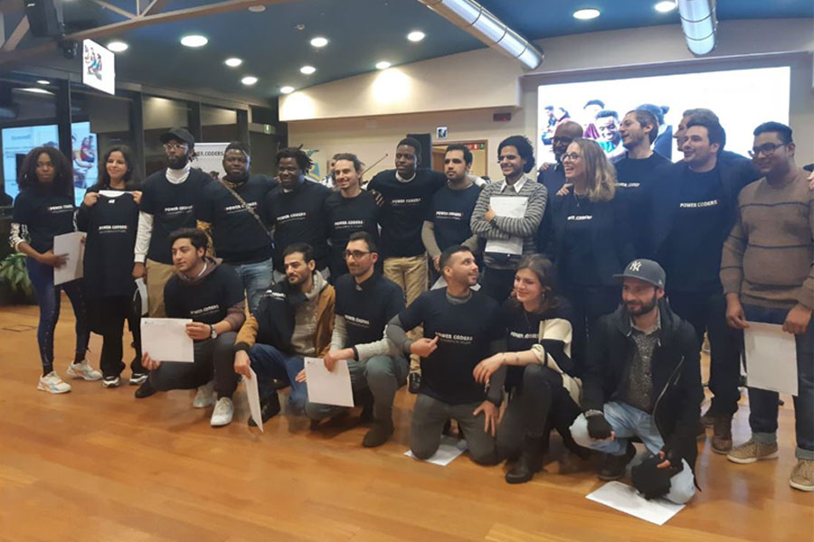 Powercoders lanza el primer curso de codificación para refugiados en Italia, en Turín.
