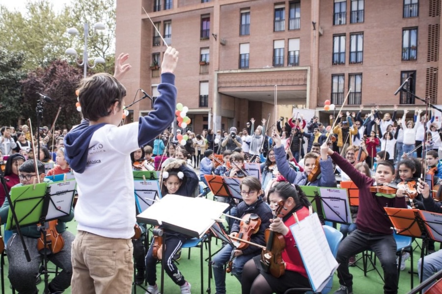 In azione attraverso la musica
