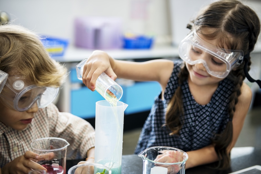 Scuola dell'infanzia e scuola primaria: l'esperienza della scienza

