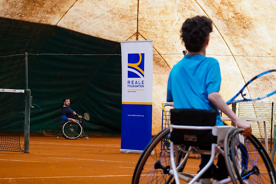 Volare con il wheelchair tennis