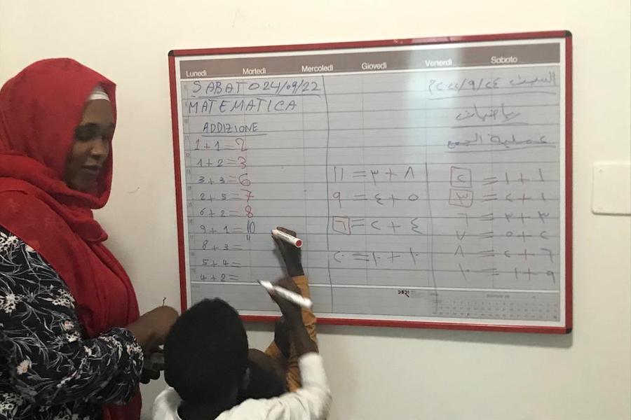 Una scuola di lingua per le donne e i bambini del Sudan
